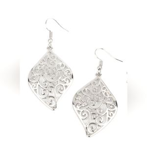 Beautiful Vineyard Earrings